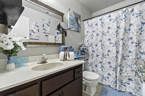 619 E Harold Ave, Visalia, CA 93292 photo 21