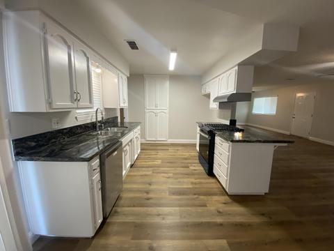 3448 W Iris Ave, Visalia, CA 93277 photo 8
