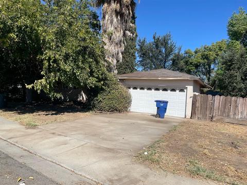 890 Laurel Ln, Lemoore, CA 93245 photo 2
