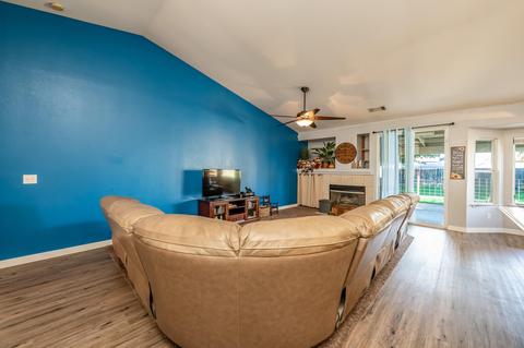 1223 Mission Dr, Lemoore, CA 93245 photo 5