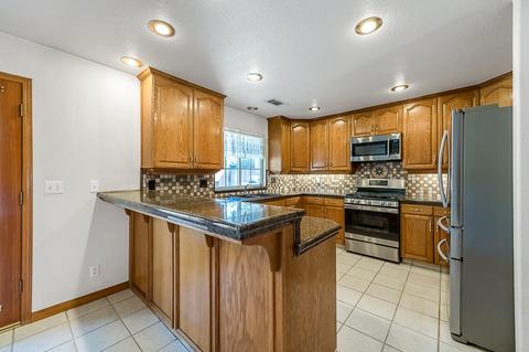 1724 E Parrish Ct, Visalia, CA 93292 photo 18