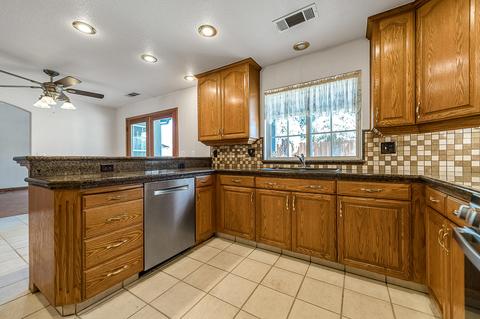 1724 E Parrish Ct, Visalia, CA 93292 photo 23