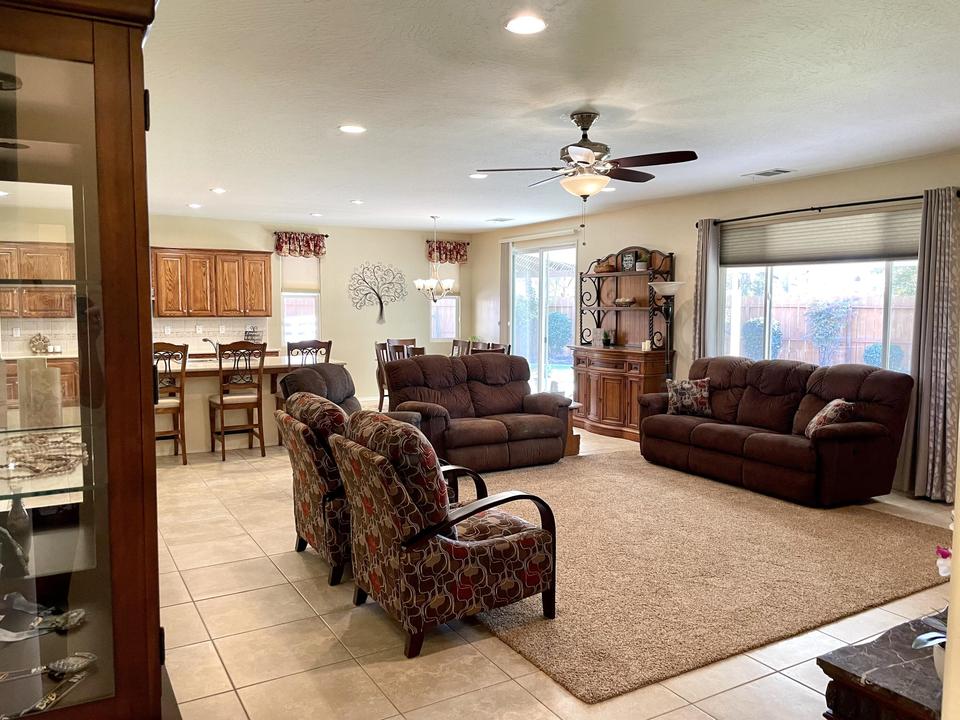  1465 W Chianti Way, Hanford, CA 93230 photo 5