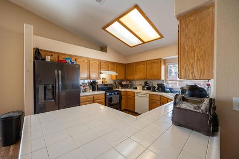 719 Daphne Ln, Lemoore, CA 93245 photo 6