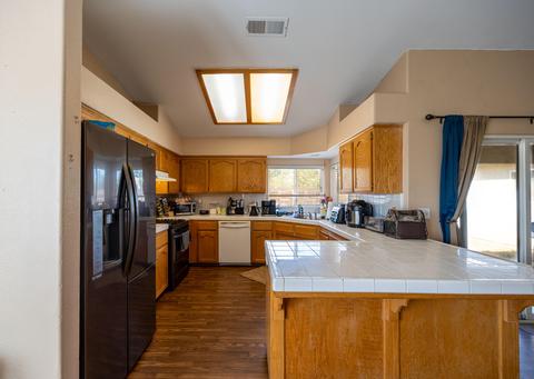 719 Daphne Ln, Lemoore, CA 93245 photo 5