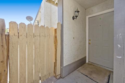 1019 E Ferguson Ave, Visalia, CA 93292 photo 5