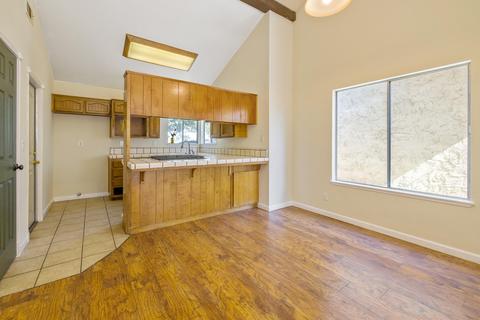 1019 E Ferguson Ave, Visalia, CA 93292 photo 13
