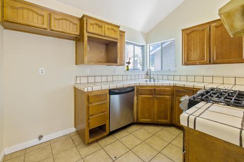 1019 E Ferguson Ave, Visalia, CA 93292 photo 16