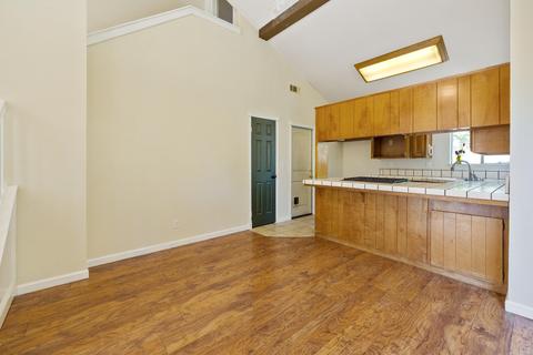 1019 E Ferguson Ave, Visalia, CA 93292 photo 14