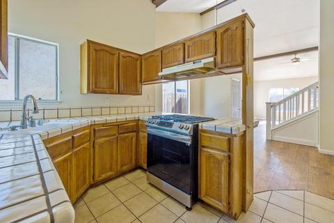 1019 E Ferguson Ave, Visalia, CA 93292 photo 17