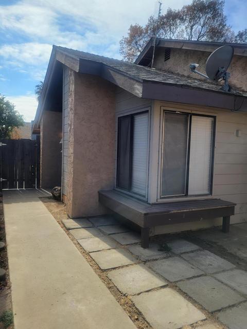 731 E Prospect Ave, Visalia, CA 93292 photo 2