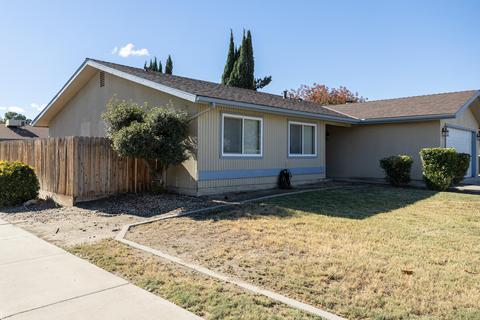 911 Orangewood Ct, Lemoore, CA 93245 photo 3