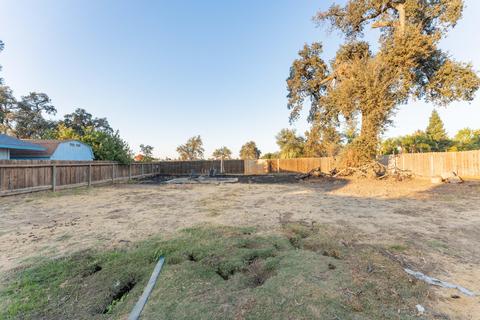 1046 E Atkins Ave, Visalia, CA 93292 photo 25