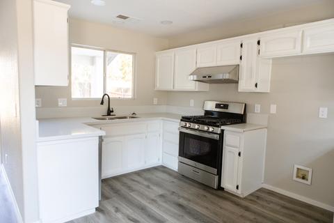 706 Keith St, Lemoore, CA 93245 photo 9