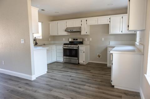 706 Keith St, Lemoore, CA 93245 photo 8