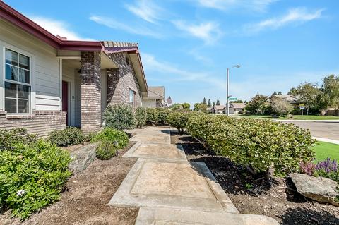 1444 E Laura Ct, Visalia, CA 93292 photo 8