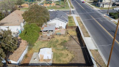 129 Elm St, Hanford, CA 93230 photo 2