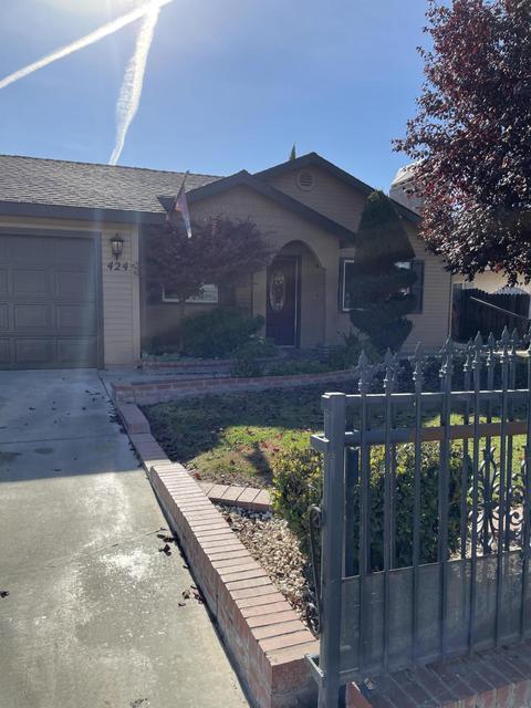 424 Sue Ave, Dinuba, CA 93618 photo 2