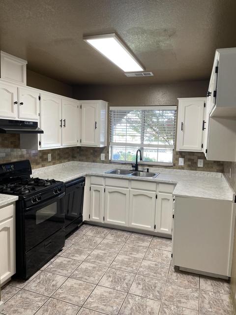 424 Sue Ave, Dinuba, CA 93618 photo 9