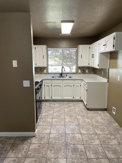 424 Sue Ave, Dinuba, CA 93618 photo 8