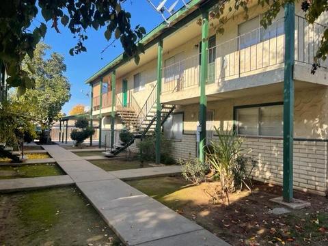 673 N Cypress St, Woodlake, CA 93286