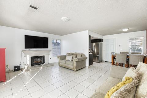 2103 Thompson Ave, Selma, CA 93662 photo 5