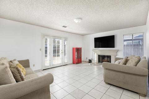 2103 Thompson Ave, Selma, CA 93662 photo 3