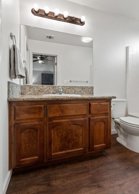 1121 E Vine Ct, Visalia, CA 93292 photo 15