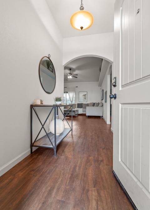 1121 E Vine Ct, Visalia, CA 93292 photo 2