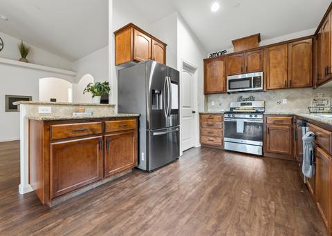1121 E Vine Ct, Visalia, CA 93292 photo 9