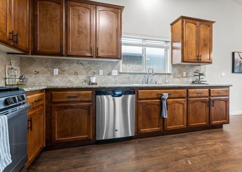1121 E Vine Ct, Visalia, CA 93292 photo 10