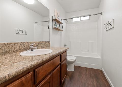 1121 E Vine Ct, Visalia, CA 93292 photo 18