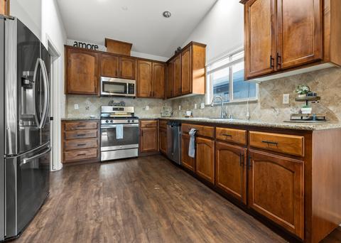 1121 E Vine Ct, Visalia, CA 93292 photo 8