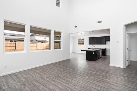 1352 W Nelson Ct, Fowler, CA 93625 photo 4