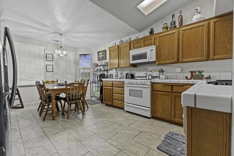 1515 E Mesa Ct, Visalia, CA 93292 photo 10