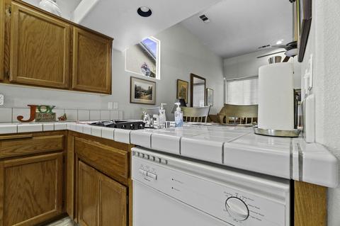 1515 E Mesa Ct, Visalia, CA 93292 photo 11