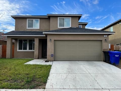 335 Dogwood St, Dinuba, CA 93618