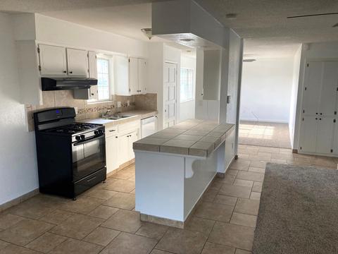 1574 E Levin Ave, Tulare, CA 93274 photo 4