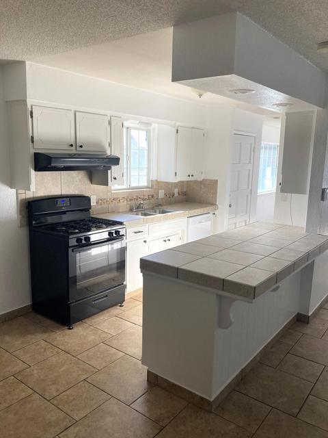 1574 E Levin Ave, Tulare, CA 93274 photo 3