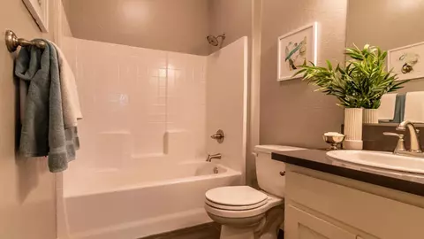 1027 E Seeger Ave, Visalia, CA 93292 photo 12