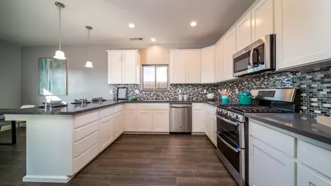 1027 E Seeger Ave, Visalia, CA 93292 photo 5