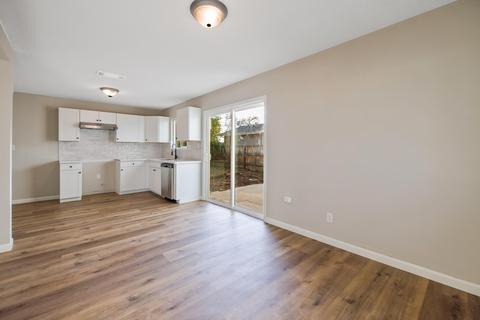 805 E Myrtle Ave, Visalia, CA 93292 photo 7
