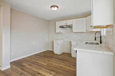 805 E Myrtle Ave, Visalia, CA 93292 photo 11