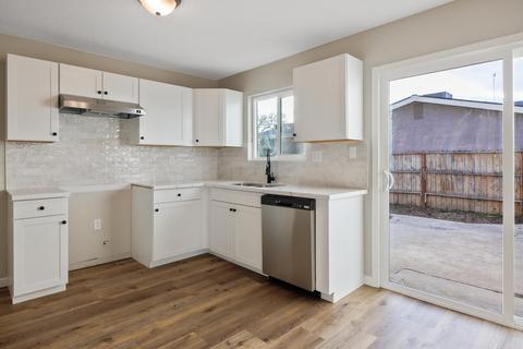 805 E Myrtle Ave, Visalia, CA 93292 photo 9