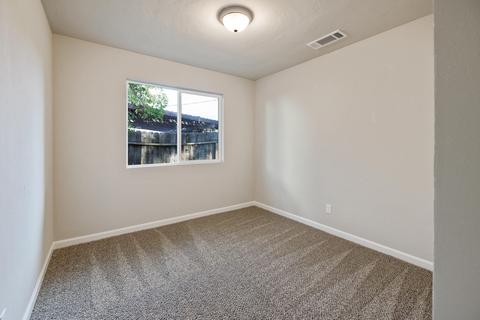 805 E Myrtle Ave, Visalia, CA 93292 photo 20