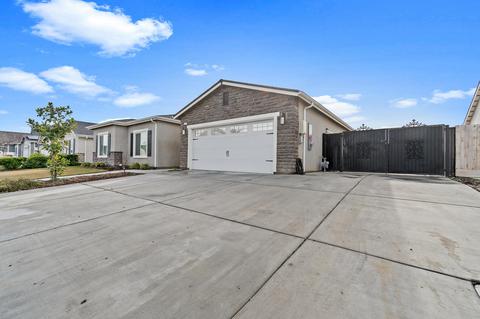 1845 Softwind Dr, Tulare, CA 93274 photo 3