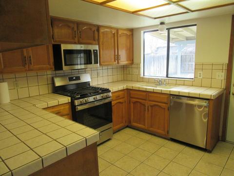 1261 E Ben Franklin Ave, Tulare, CA 93274 photo 5