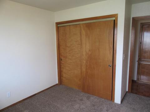 1261 E Ben Franklin Ave, Tulare, CA 93274 photo 8