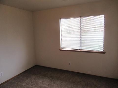 1261 E Ben Franklin Ave, Tulare, CA 93274 photo 10