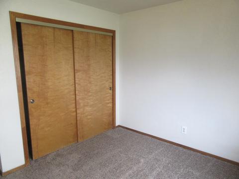 1261 E Ben Franklin Ave, Tulare, CA 93274 photo 7